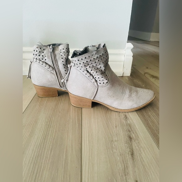 Grey boots - Picture 2 of 4